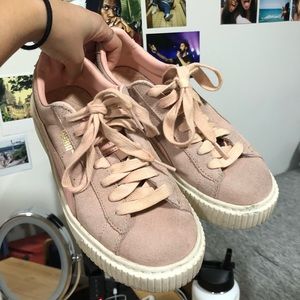 Light pink platformed Puma’s!